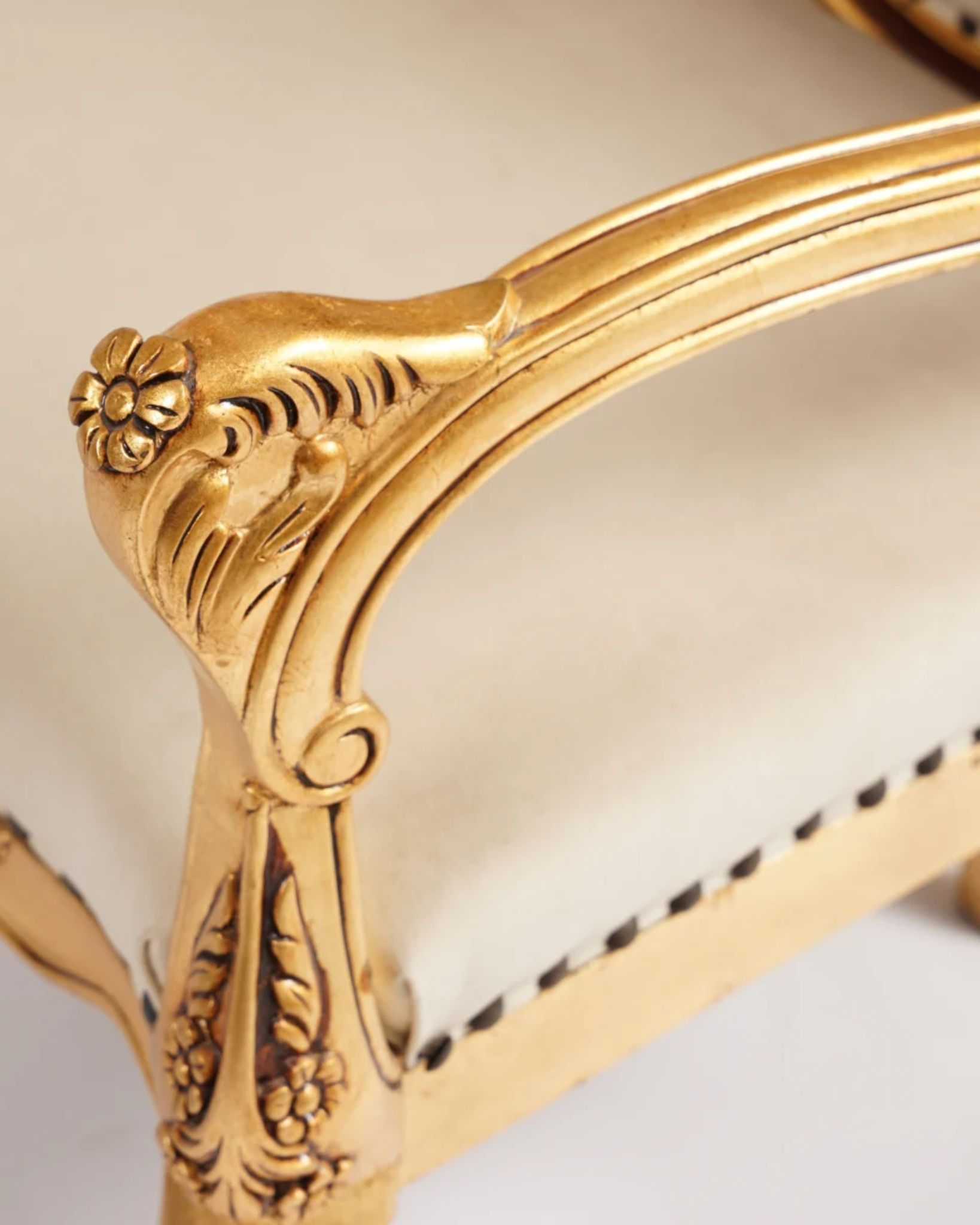fk-golden-chair-set-4